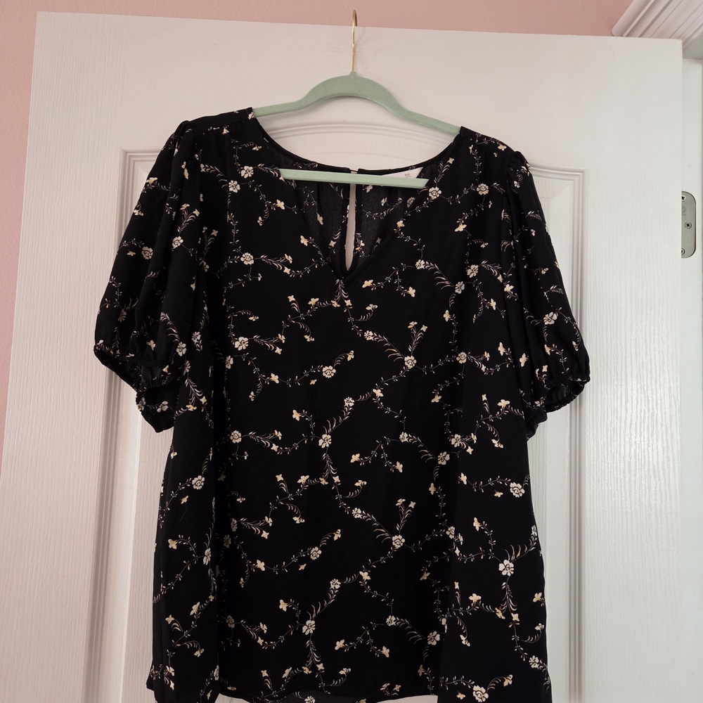 LC Lauren Conrad Black Floral Puff Sleeve Blouse